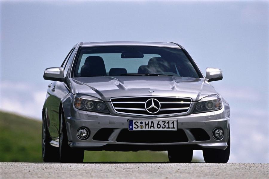  Mercedes-Benz C63 AMG 2007 года  (фото 3 из 27)